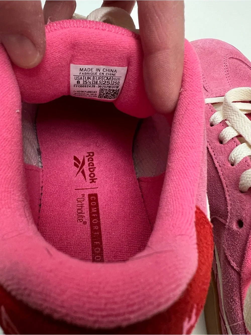 Reebok Women's Pink Suede Sneaker with Gum Sole size 8 worn once - Picture 7 of 7
